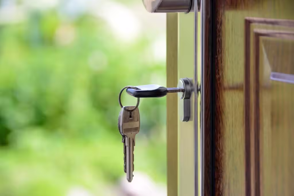 Ceasing Tax Residency, Owning a Primary Home, and Subsequent Disposal: Key Tax Considerations